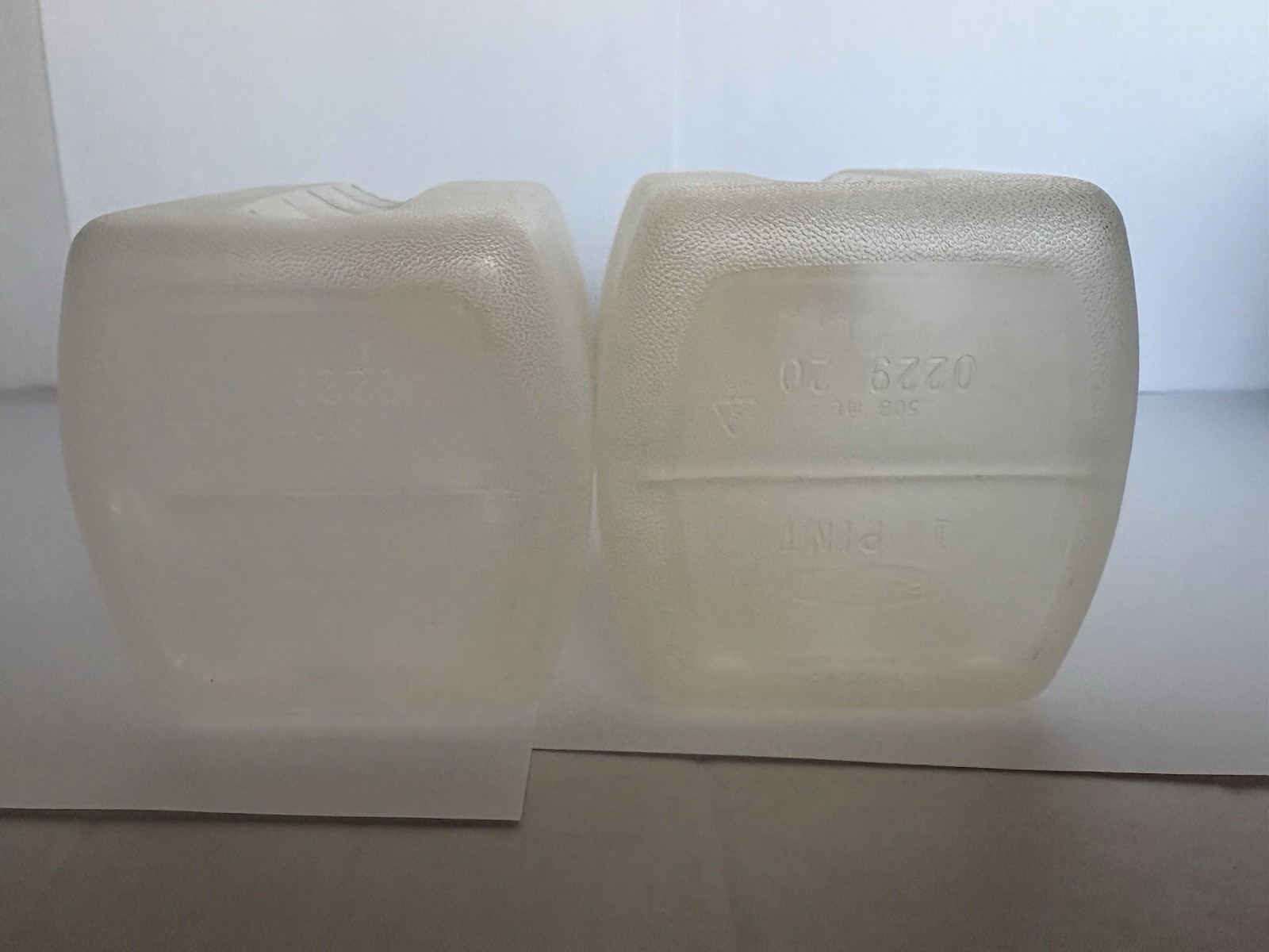 Rubbermade Vintage 1 Pint Shaker Bottle With Screw On Lid And Pour Spout -2