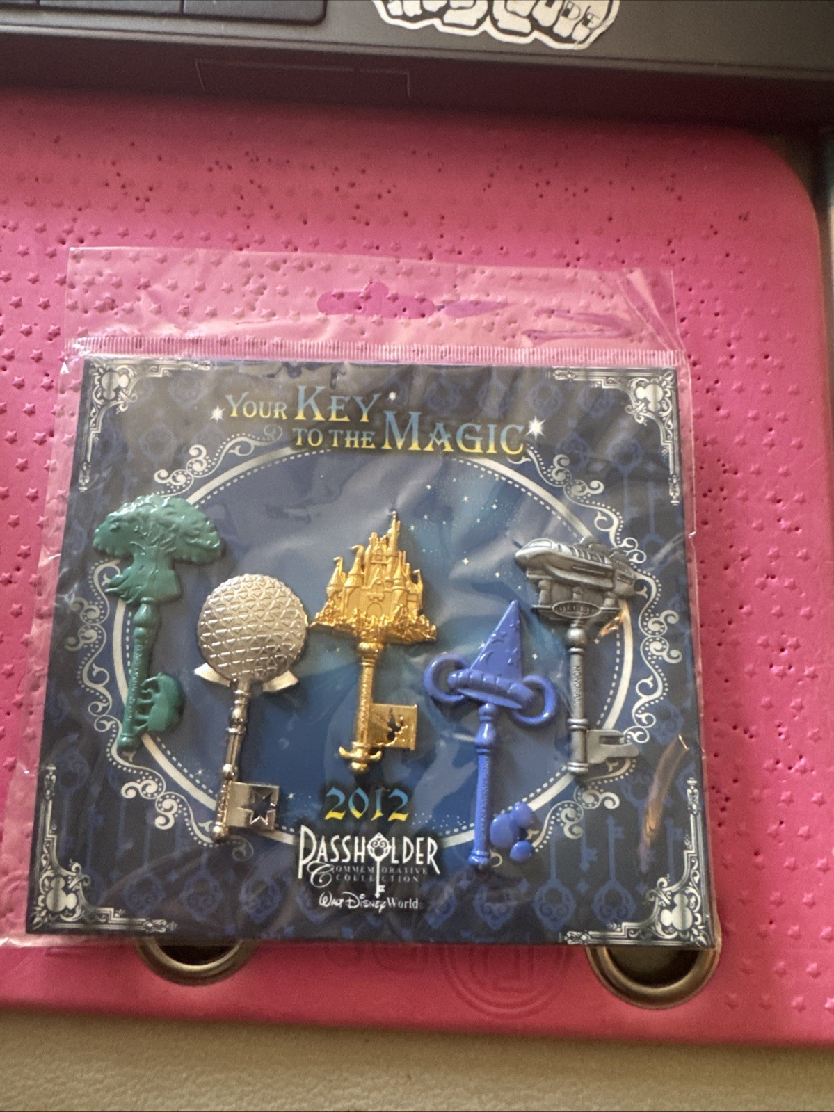 Walt Disney World WDW 2012 Passholder Your Key To The Magic Pin Set NEW