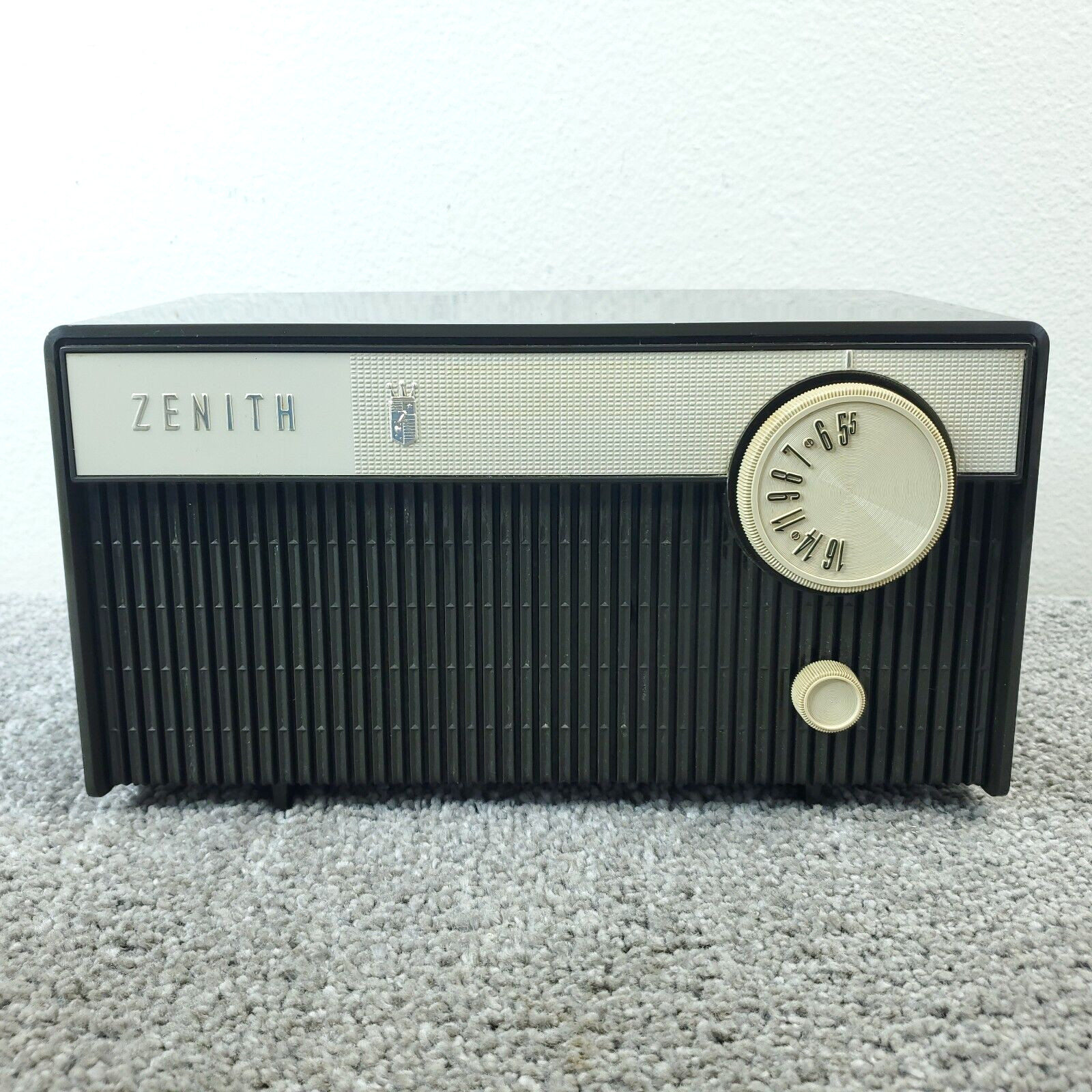 Zenith Tube RadioJ506C AM 1950’s Mid Century Modern Vintage Tested And Working