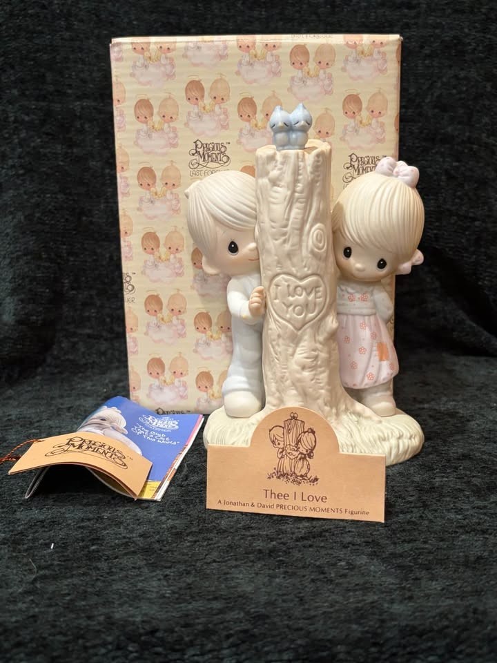 RETIRED Precious Moments figurine „Thee I Love“ Figurine #E-3116