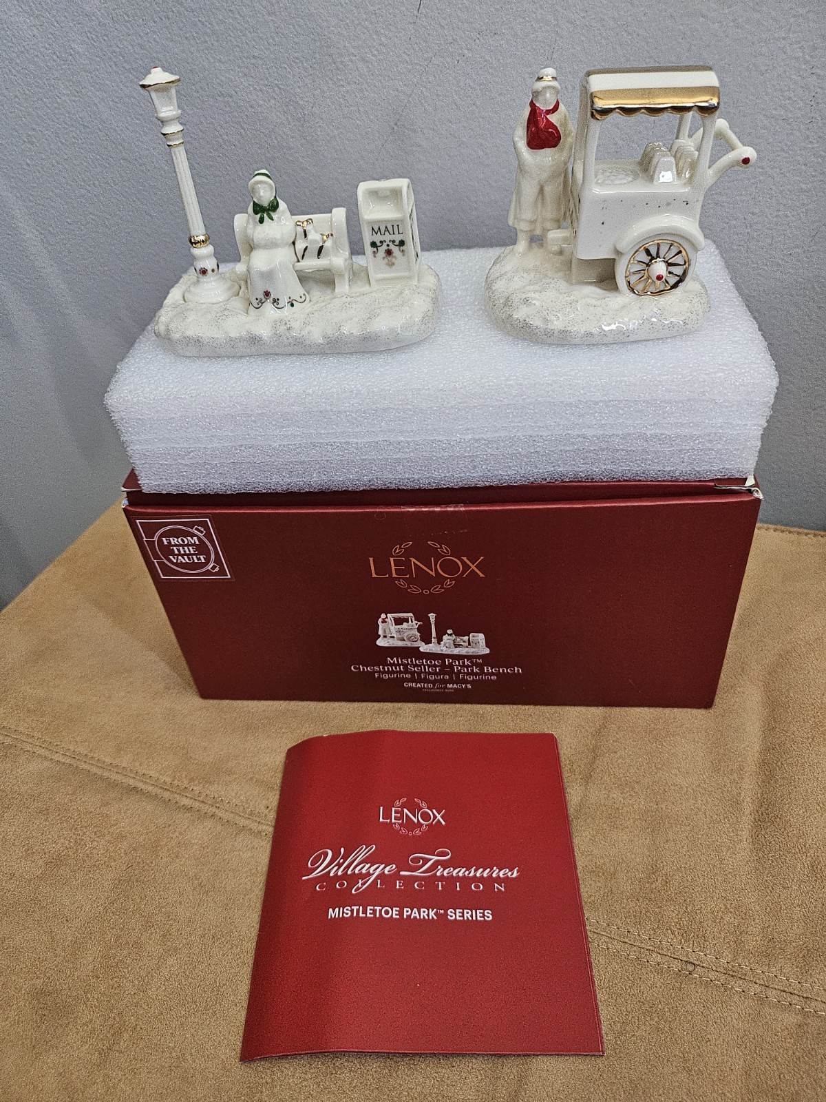 Lenox Mistletoe Park Chestnut Seller – Park Bench Figure Set **Read**