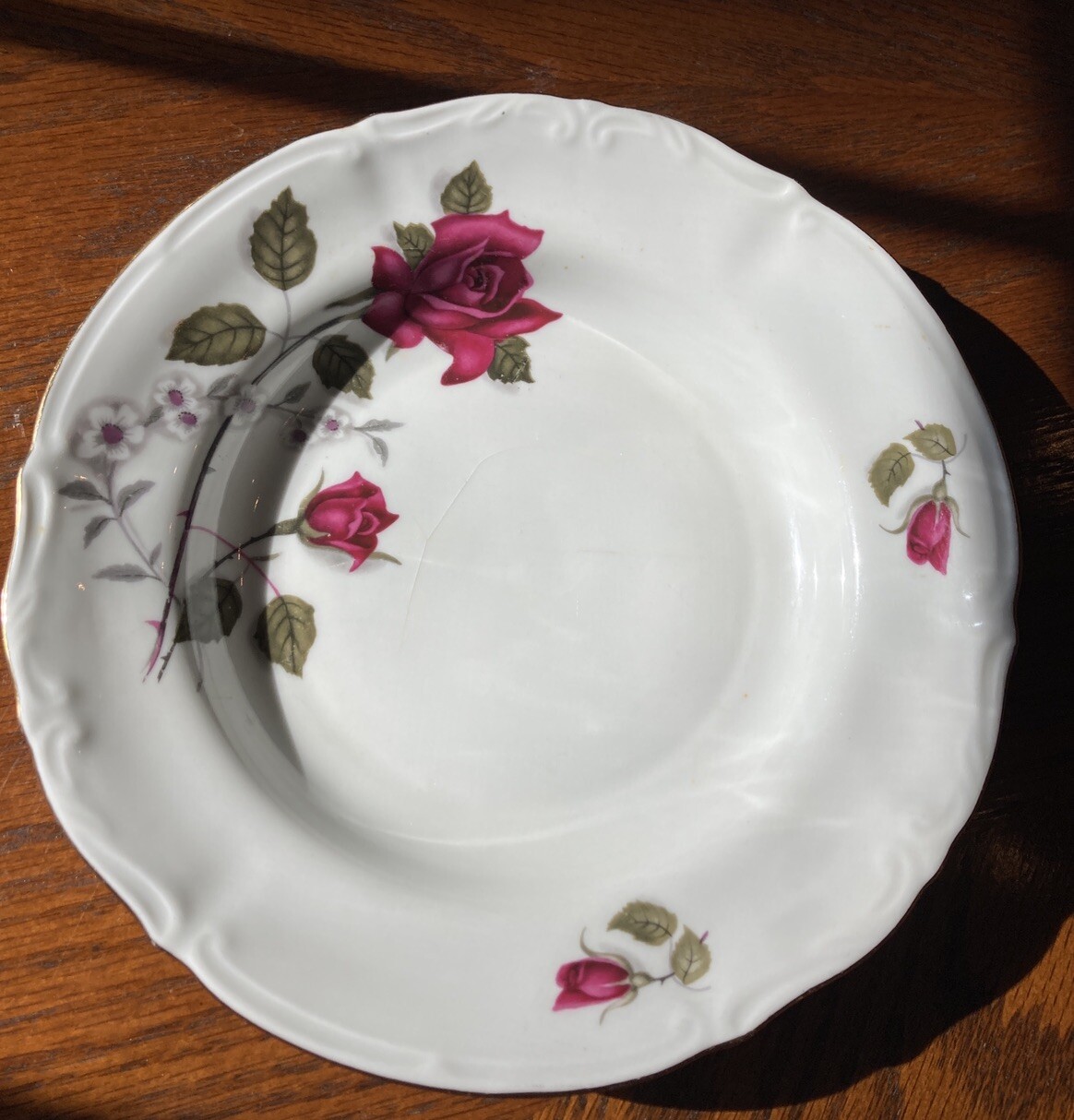 Chodziez Antique China Scalloped Bowl White With Red Roses Gold Trim 9 inches