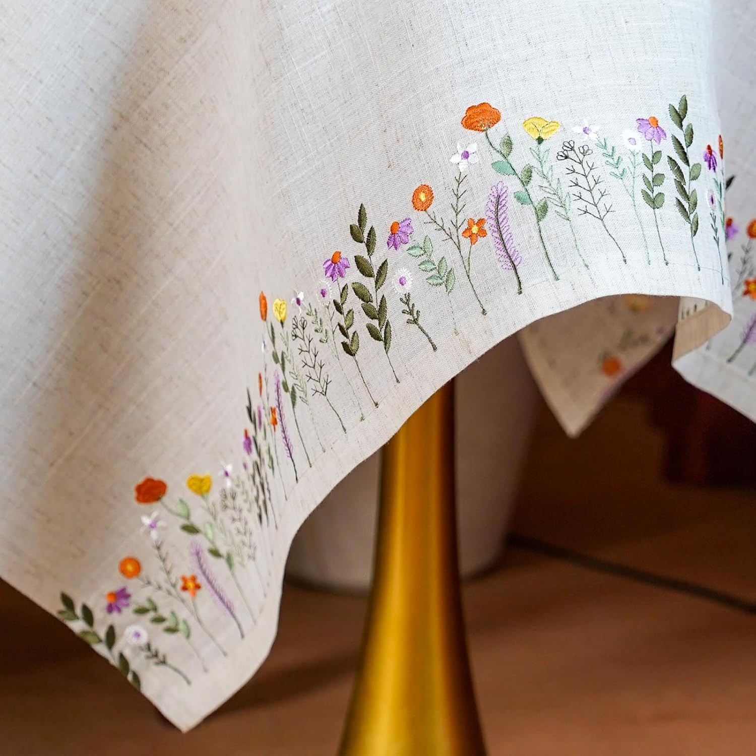 Versatile 100% Polyester Lace Table Cover – Perfect for Rustic Dining & Events