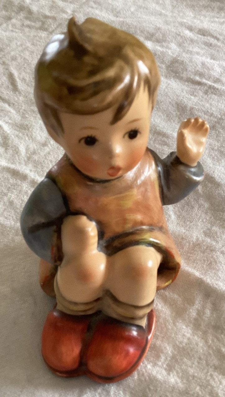 Vintage Hummel Goebel HUM 478 “ Hallo I’m Here Salut “ Figurine 1990-1999 TMK-7