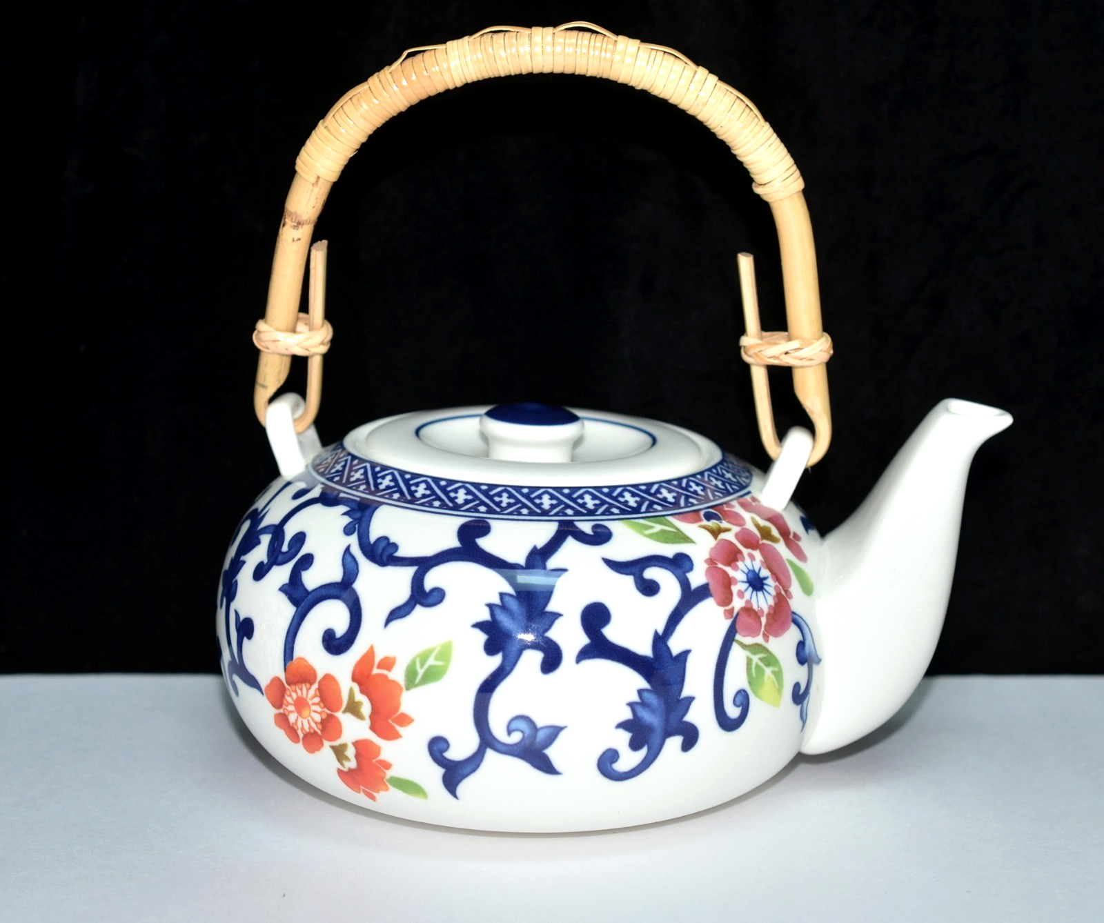 Ralph Lauren Mandarin * TEAPOT WITH BAMBOO HANDLE * Blue and White Floral, EXC