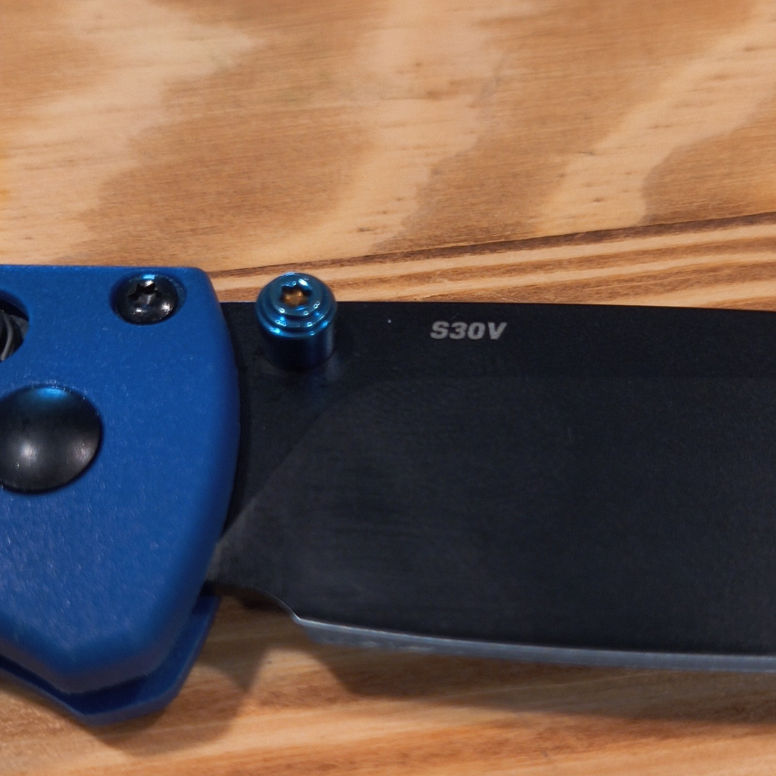 Bugout 535 Blue Class CPM-S30V Drop Point Plain Manual Axis Clip