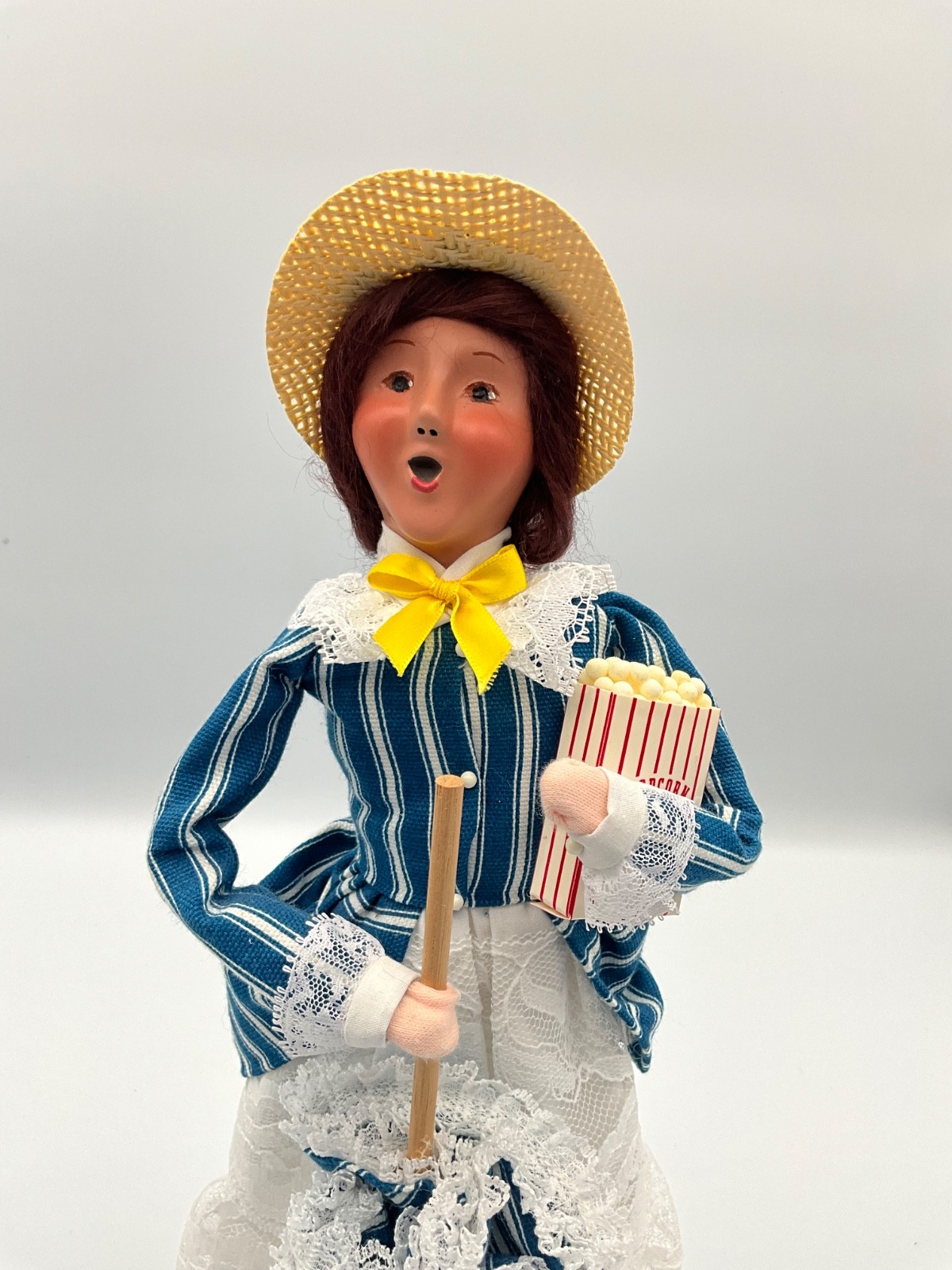 Byers Choice 2012 Popcorn Family Woman Mother w/ Parasol & Box of Popcorn HTF