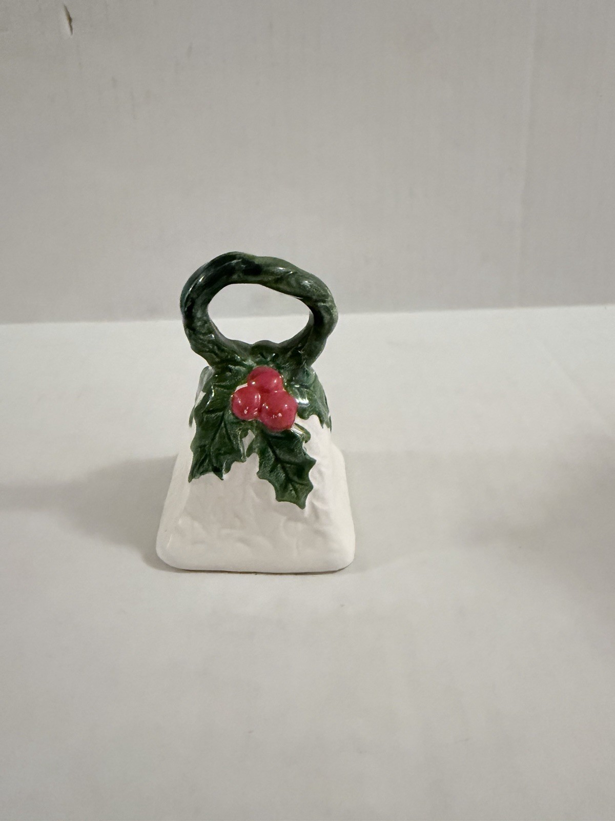 Vintage Lefton Ceramic White Christmas Bell Holly Berries- 6053- Tag Japan ~3.5”