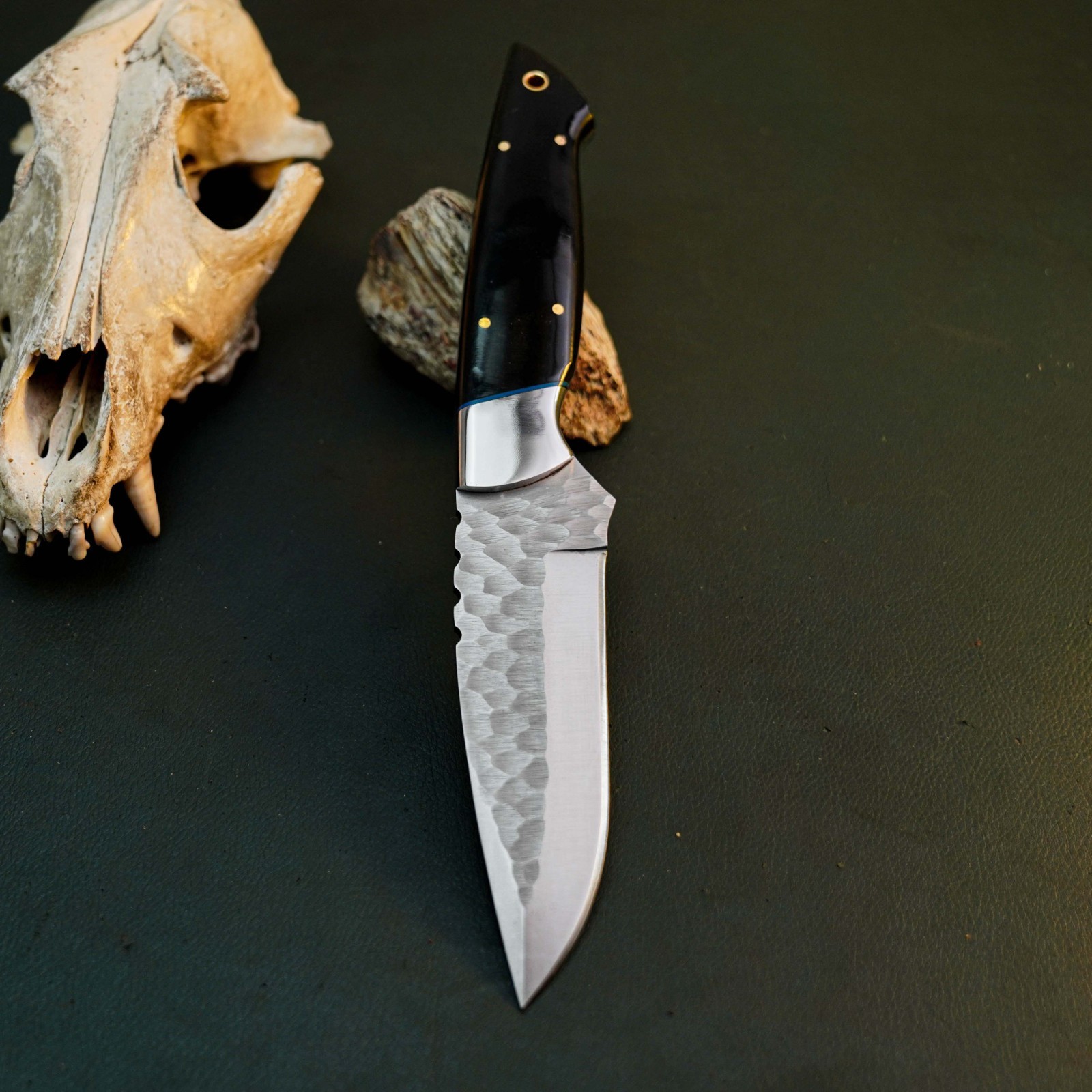 9.8″ D2 Skinning Hunting Knife Handmade Full Tang Resin Handle Leather Sheath