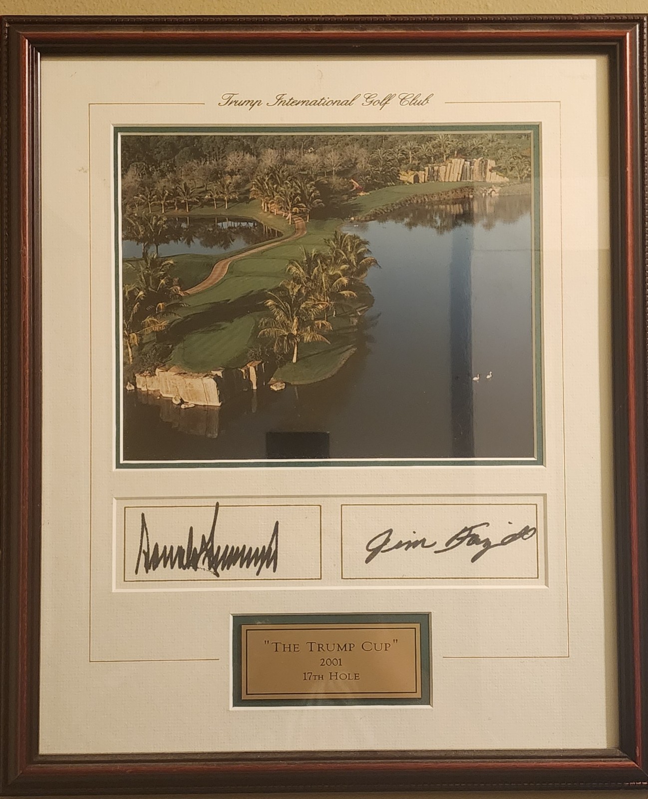 Donald Trump – International Golf Club – Autograph „The Trump Cup“ 2001 Framed