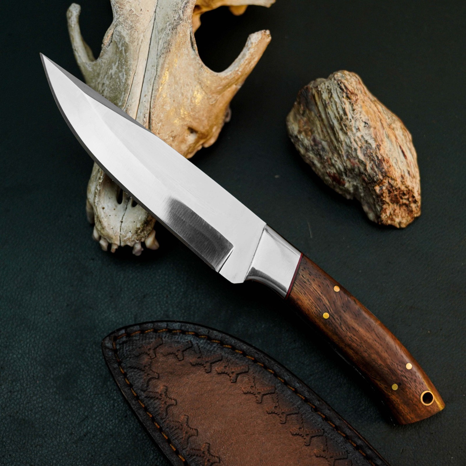 9.4″ D2 Skinning Hunting Knife Handmade Full Tang Wood Handle Leather Sheath