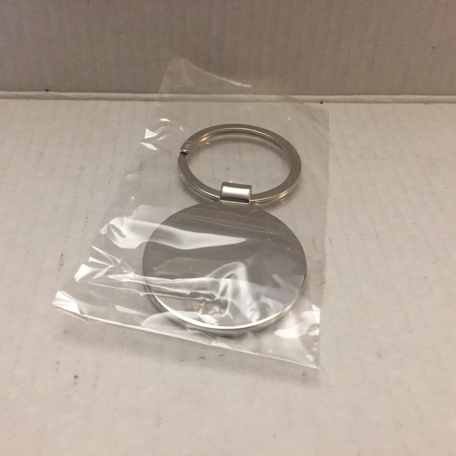 New White Clam 1.25“ Round Key Ring