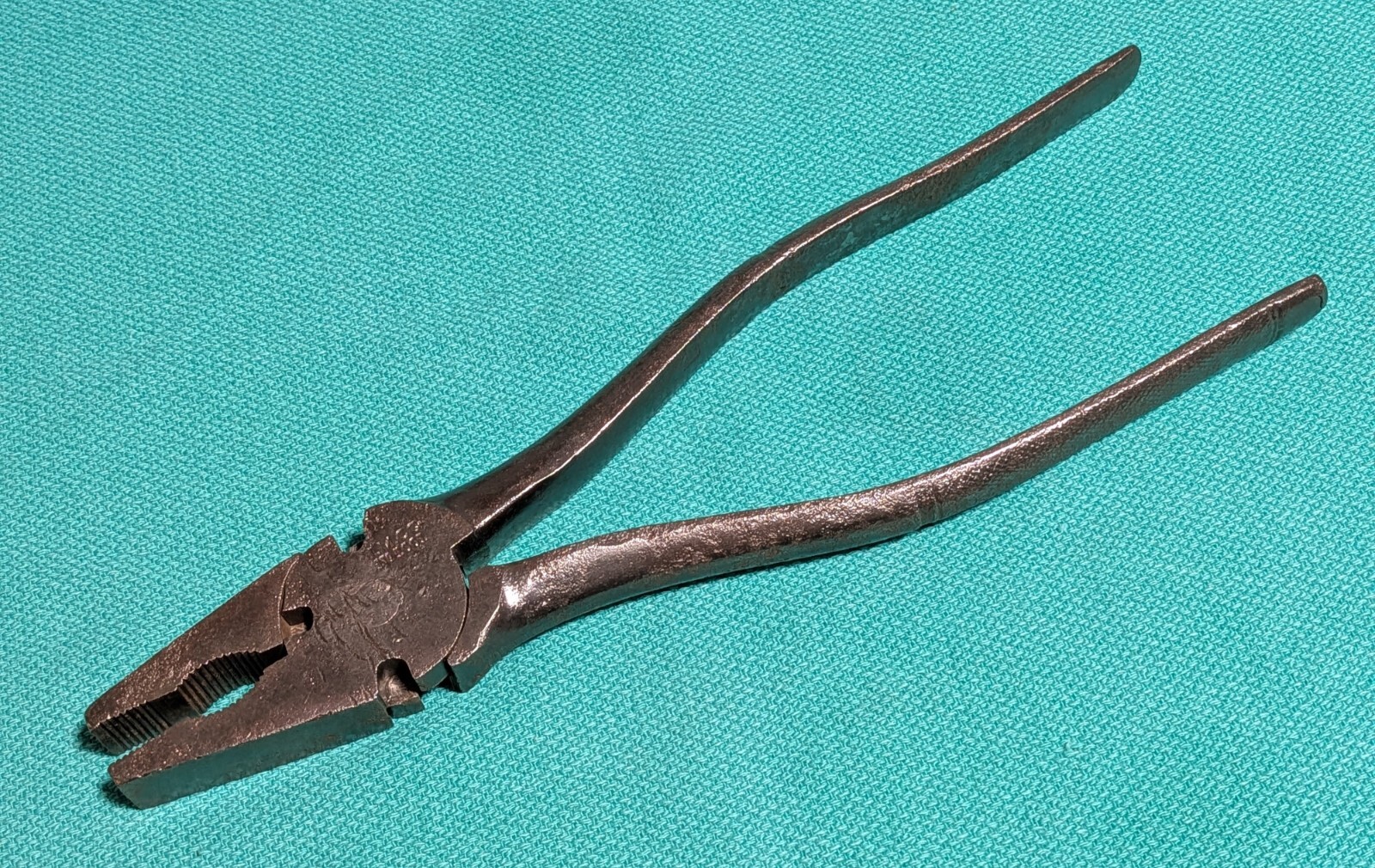 Early 1900’s Irvington Mfg. Co. IMCO No. 1001-10″ Button Pattern Pliers Fencing