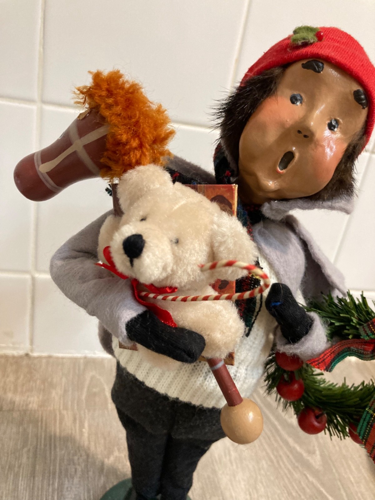 Byers Choice 95′ Vintage Man Caroler Wreath Teddy Bear Horse Signed LE 99/100