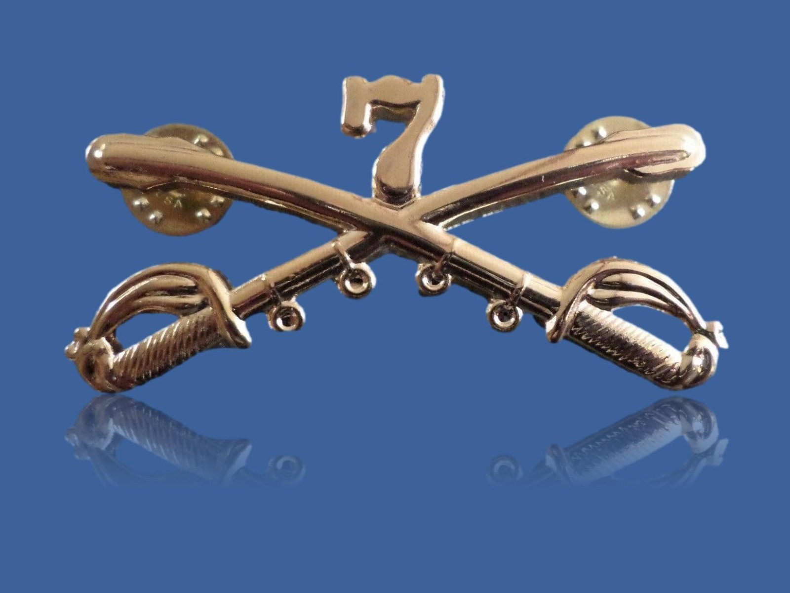U.S MILITARY 7th CAVALRY METAL HAT BADGE CROSSED SABERS SWORDS GEORGE CUSTER