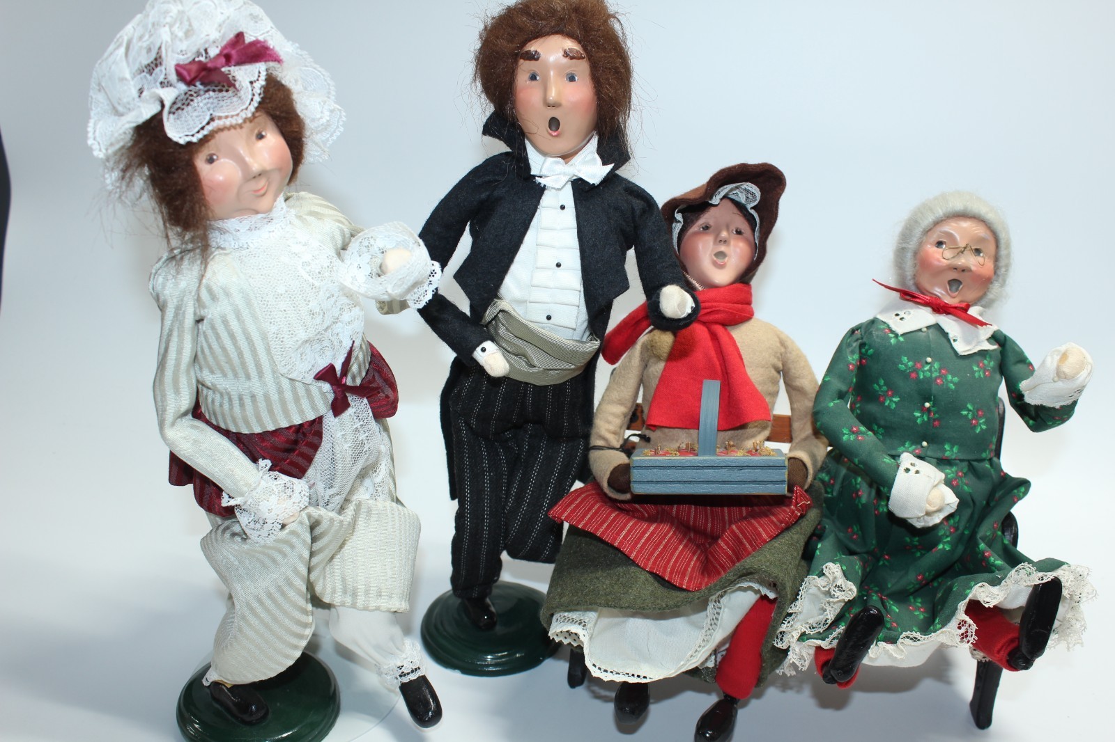 Lot of 4 Byers Choice Carolers Figures Dolls with Park Bench Christmas 1992-2008