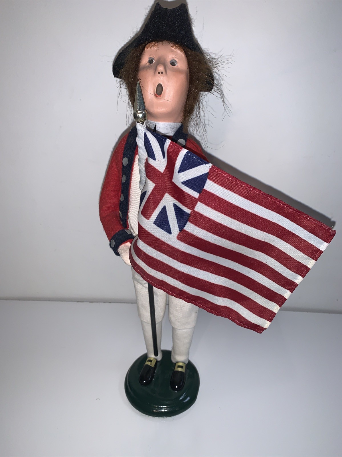 Byers Choice Caroler Williamsburg Christmas 2008 Patriotic Soldier Flag
