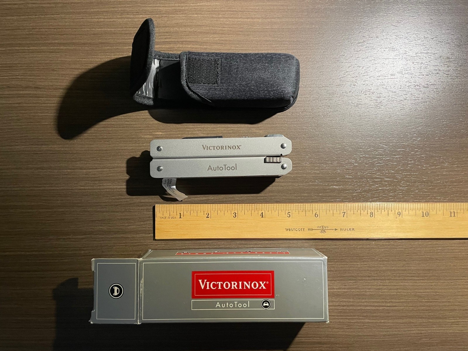 VICTORINOX SWISS 5″ STAINLESS STEEL AUTO MULTI-TOOL w/LIGHT NEW IN BOX RARE