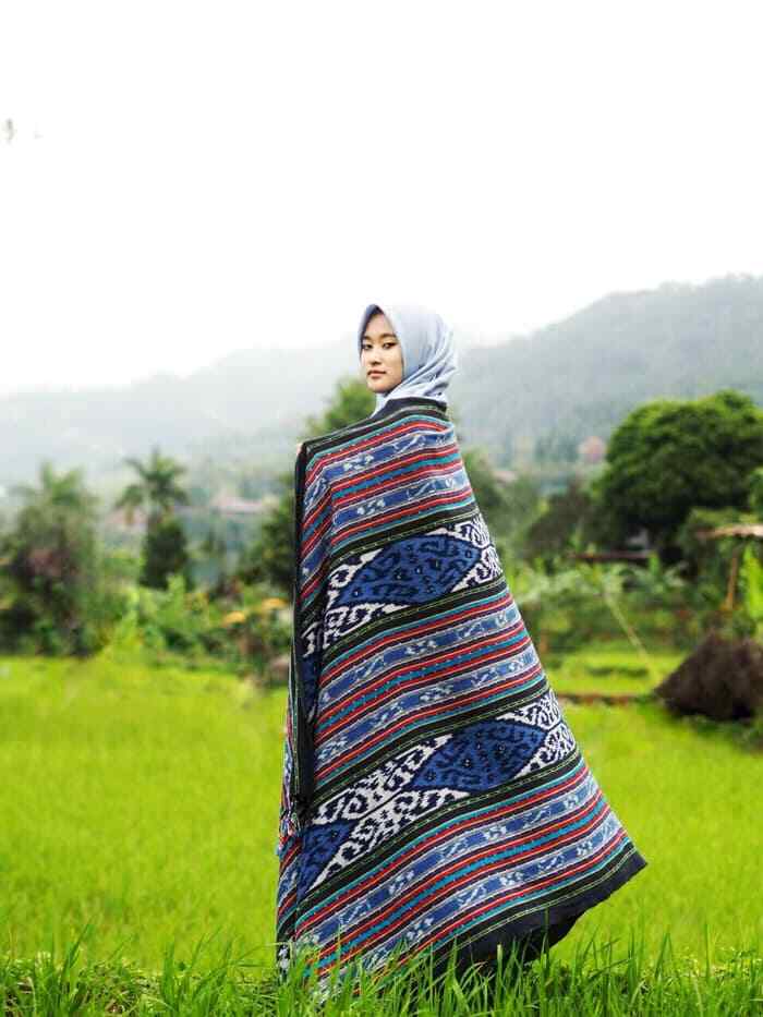 TENUN ETHNIC HANDWOVEN TEXTILES INDONESIA FOR BLANKET HOME DECORATION T3