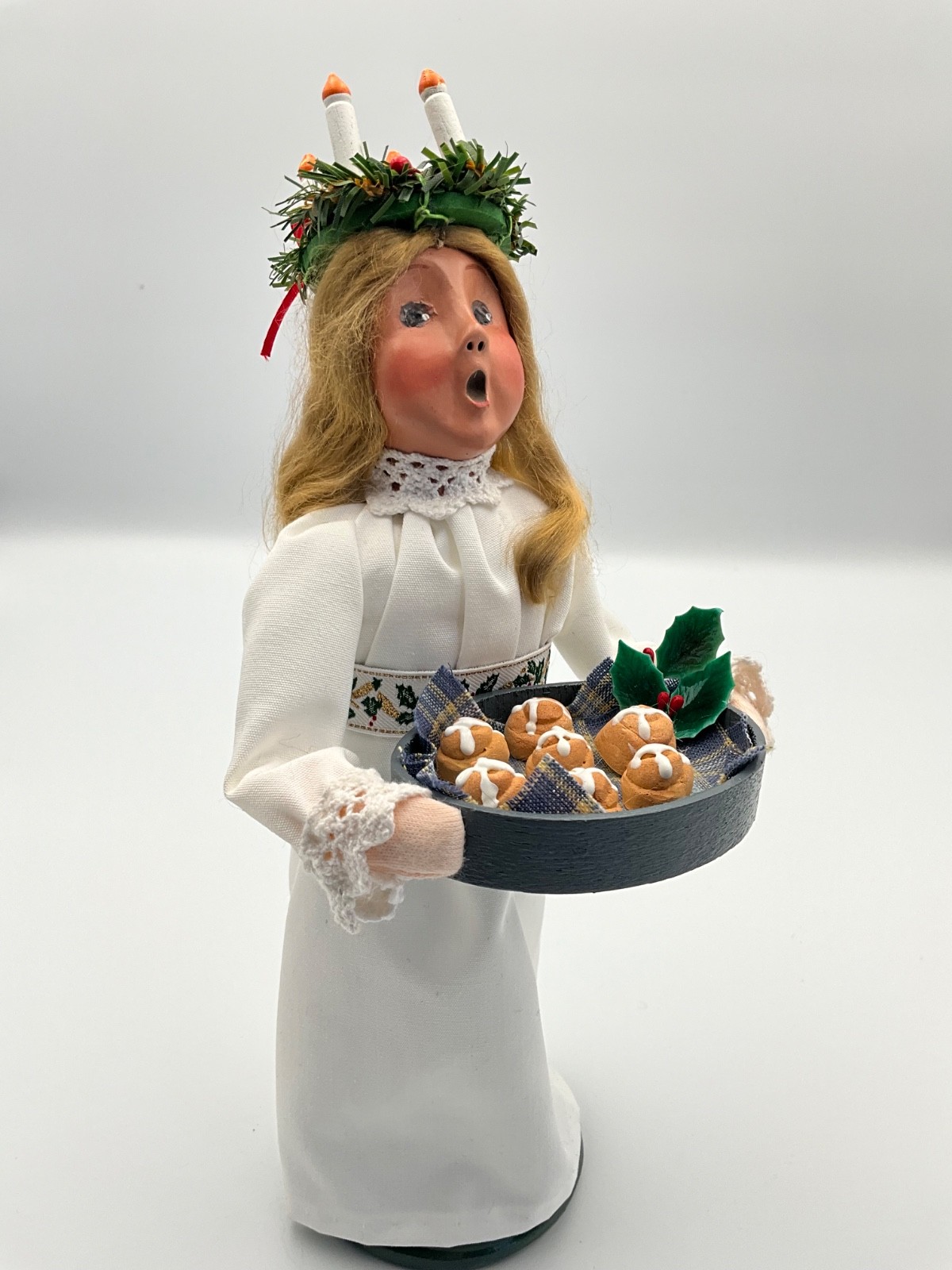 Byers Choice Saint St Lucia Candles & Hot Cross Buns Swedish Legend HTF Mint