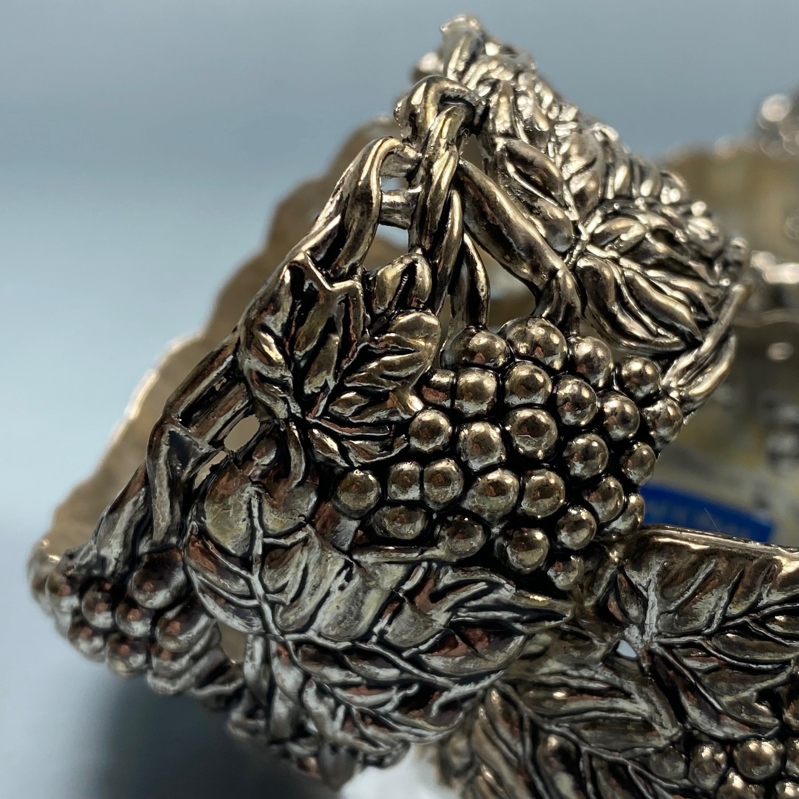 International Silver Co Silver-Plated Napkin Rings Grapevine Design Set of 8 VTG