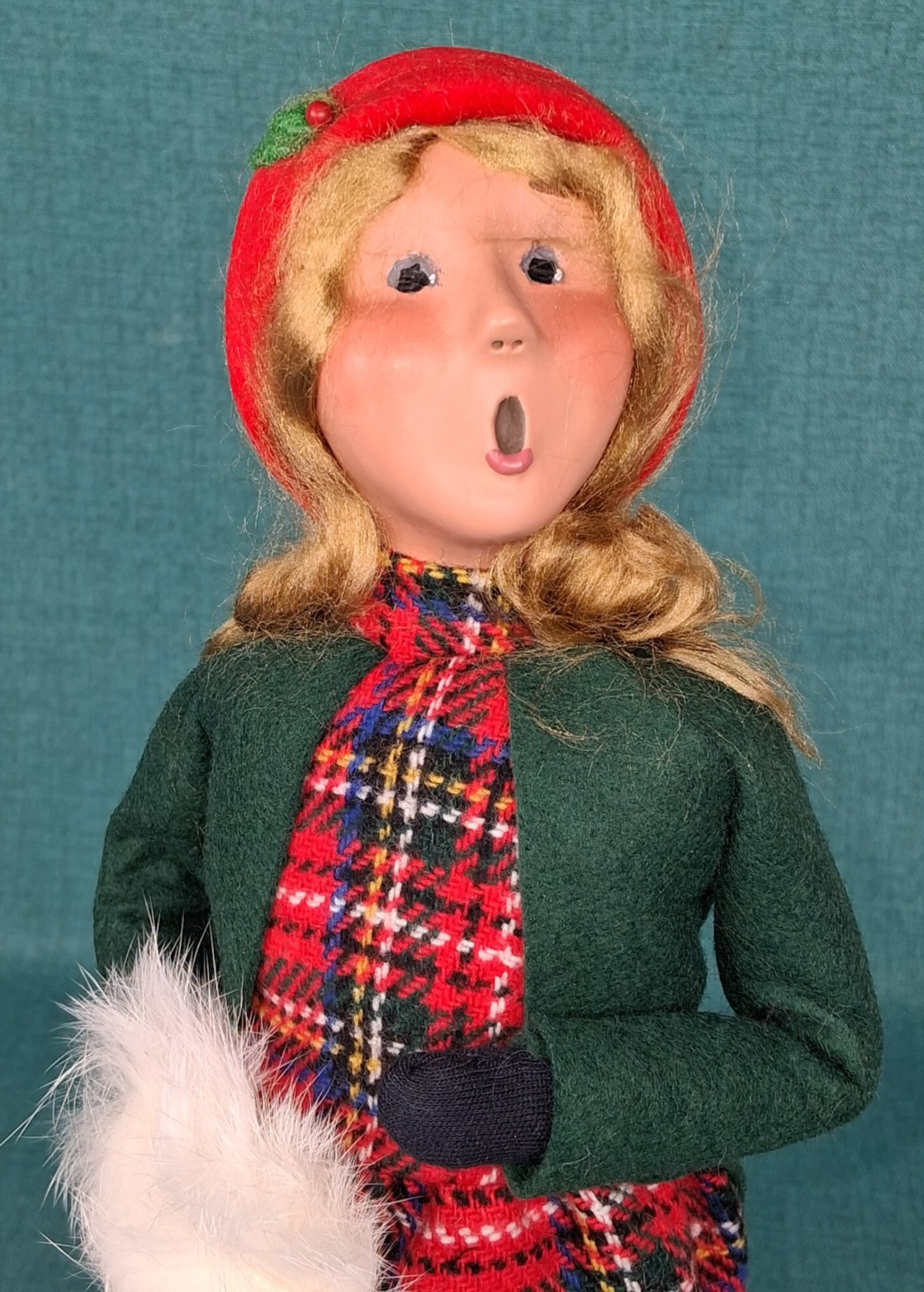 2 Byers Choice Carolers” 2011 ~ 13″ Woman & 10″ Girl w/ Gift