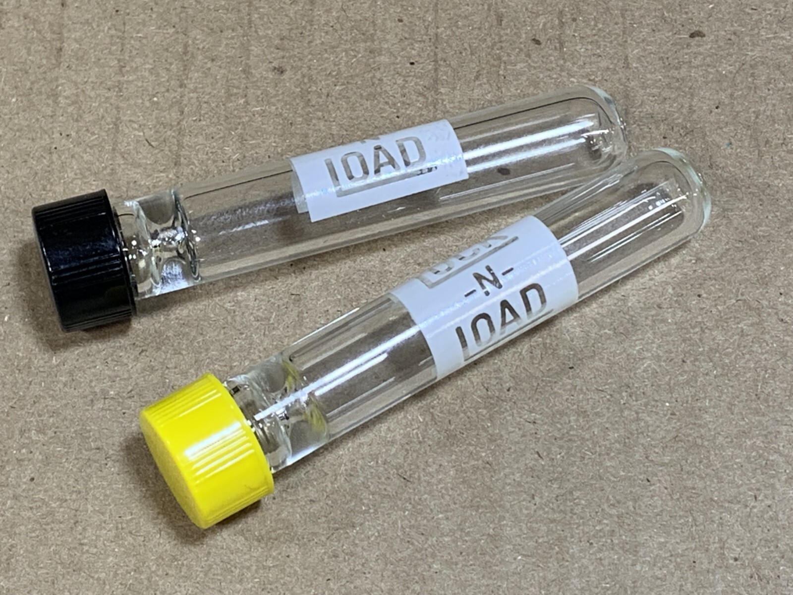 TWO x ‚Lock N Load‘ BLACK AND YELLOW COLOR TOPS Glass Chillum Pipes w/Cap 9mmx3″