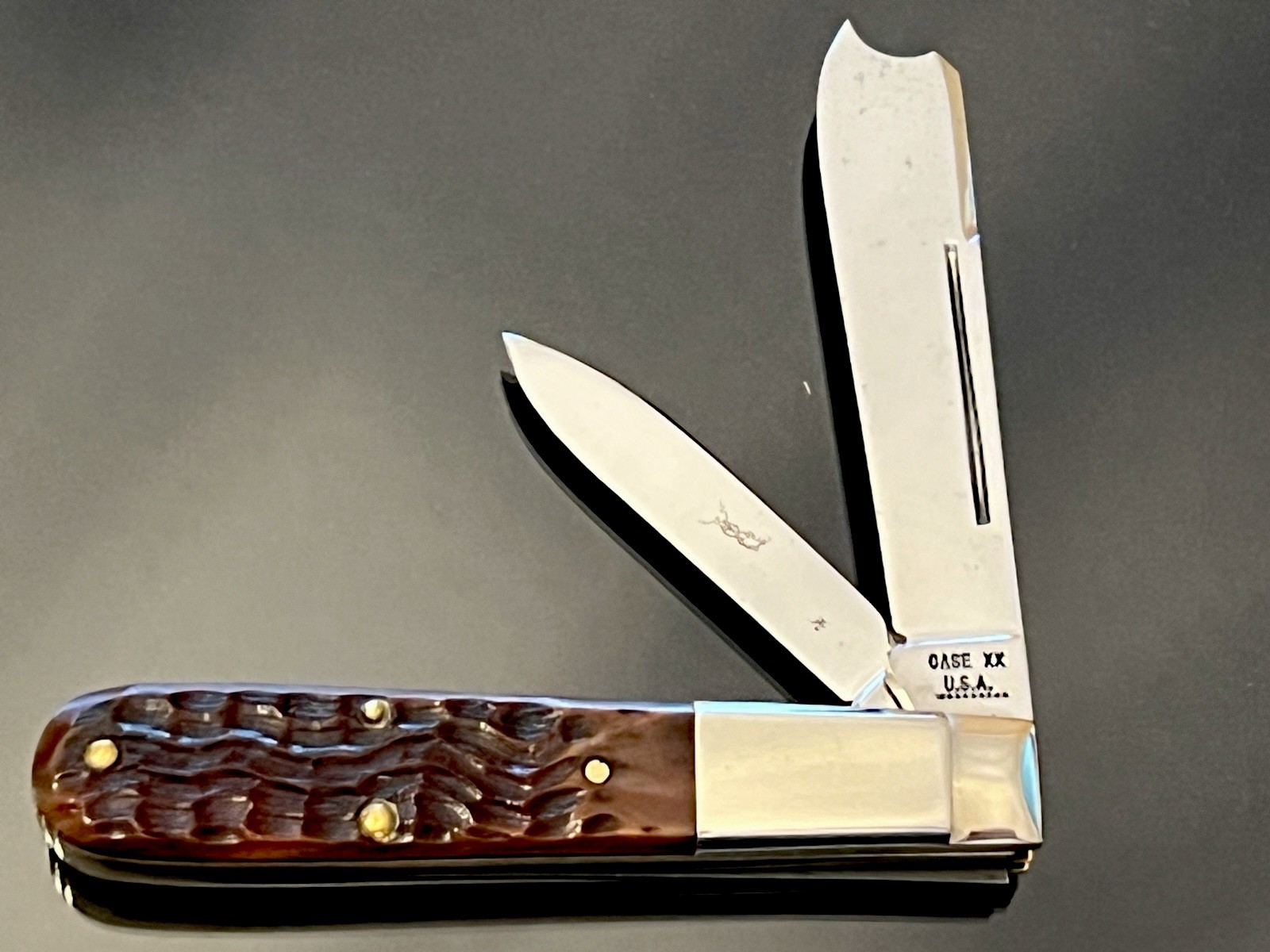 VINTG.CASE XX 1971/9 Dot Red Grooved Bone 1 Arm Razor Knife 6205RAZ Long Pull NM