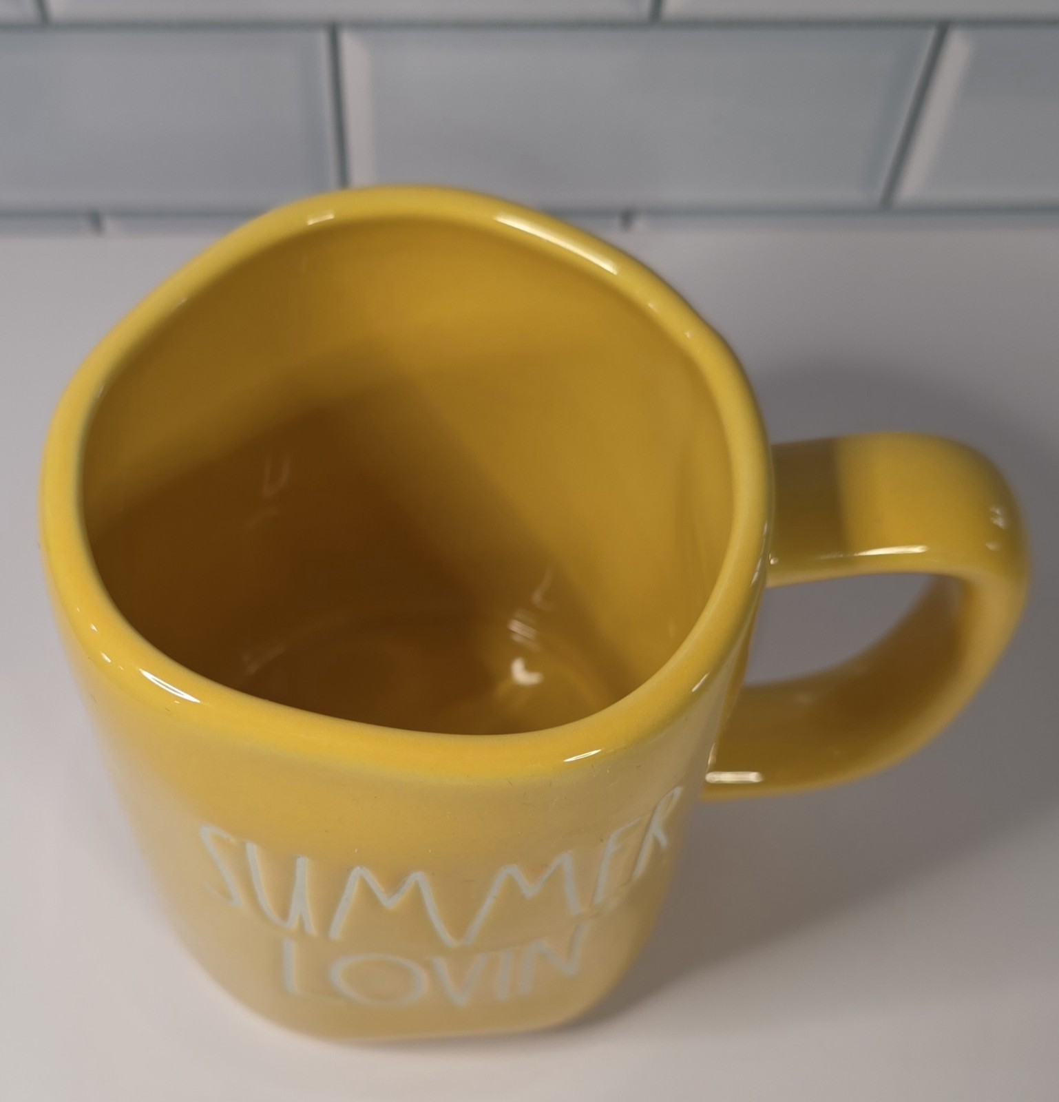RAE DUNN „SUMMER LOVIN'“ Large Mug With Yellow Pineapple Topper New In Package