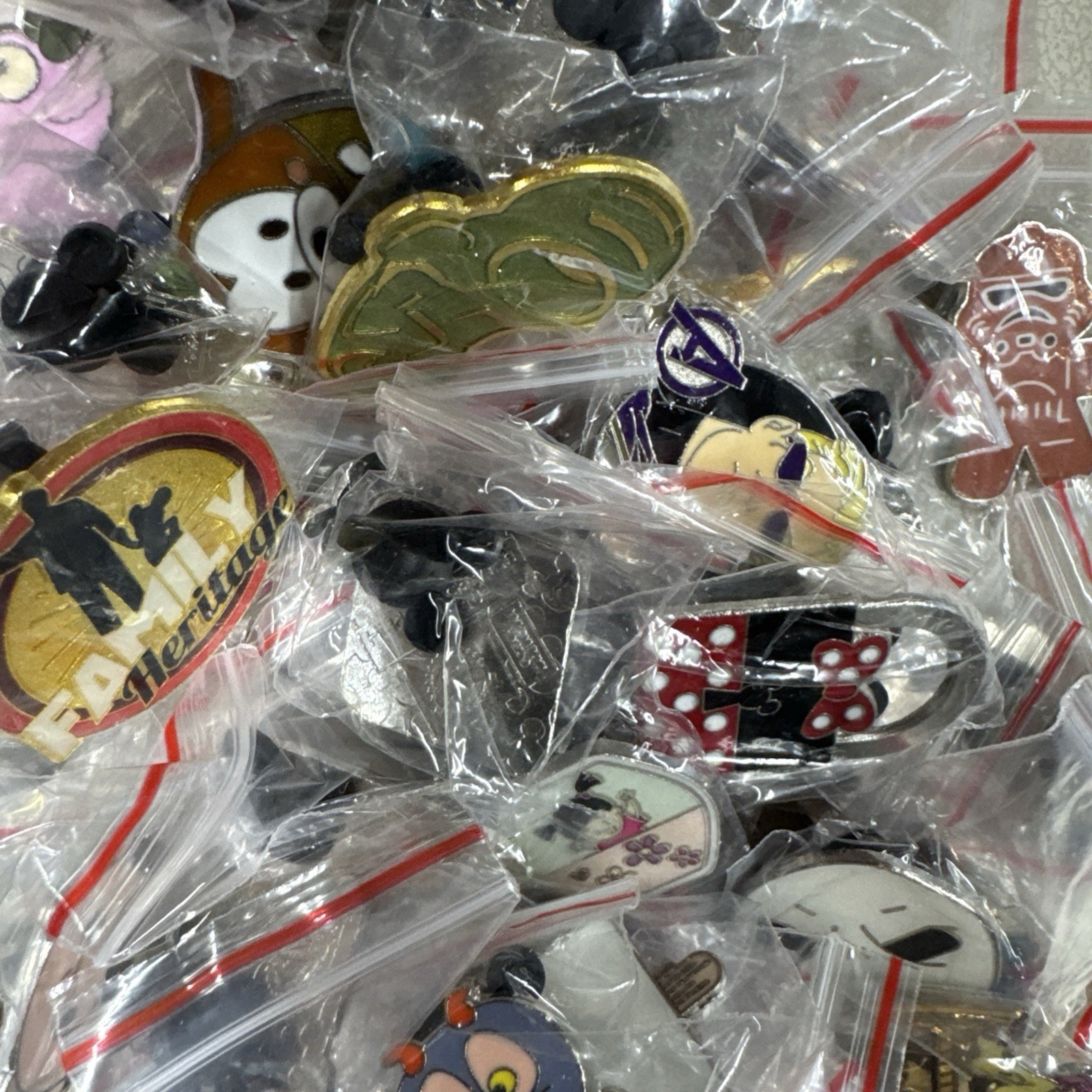DISNEY PIN TRADING LOT 1000,FREE PRIORITY SHIP, TRADABLE All Tradeable At Disney