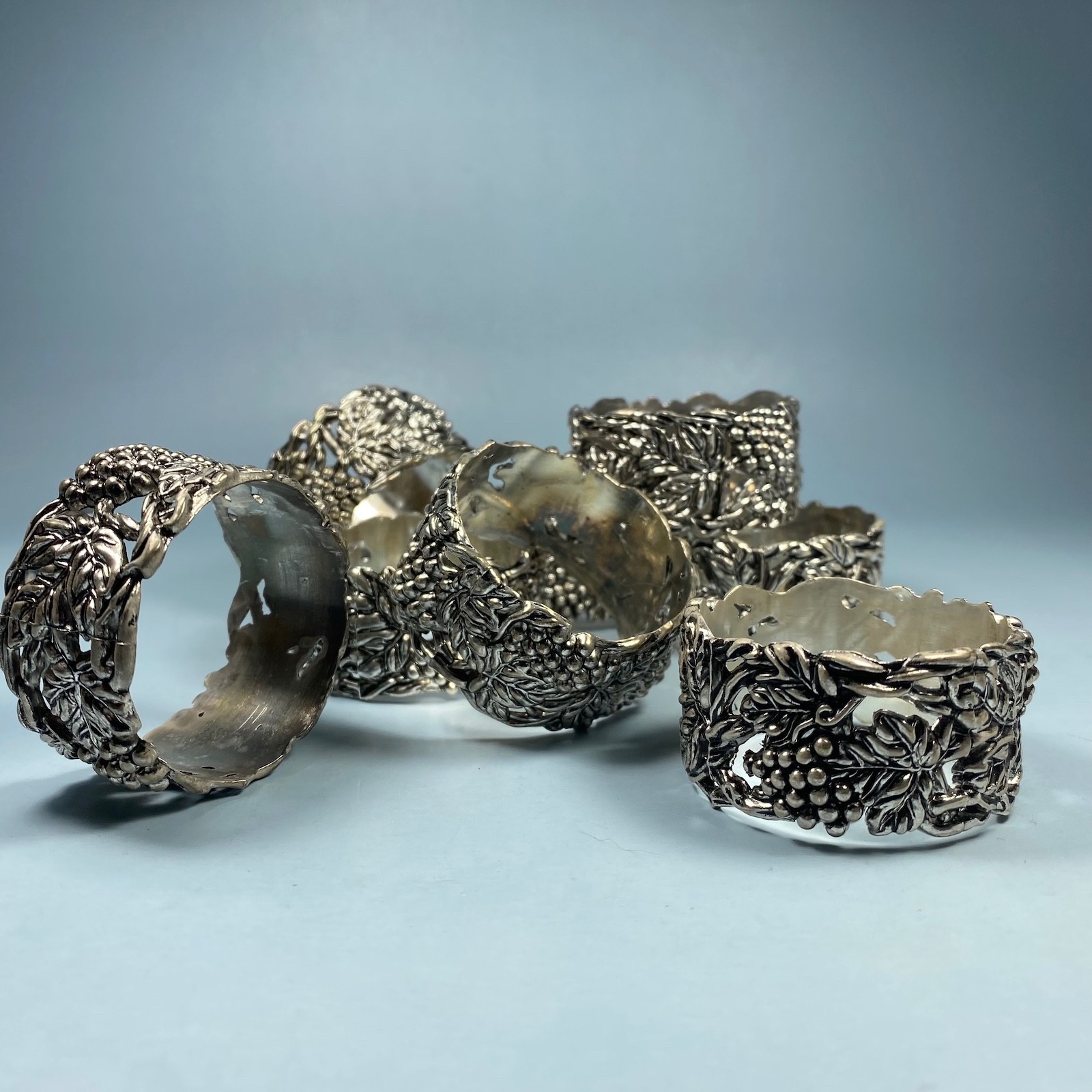 International Silver Co Silver-Plated Napkin Rings Grapevine Design Set of 8 VTG