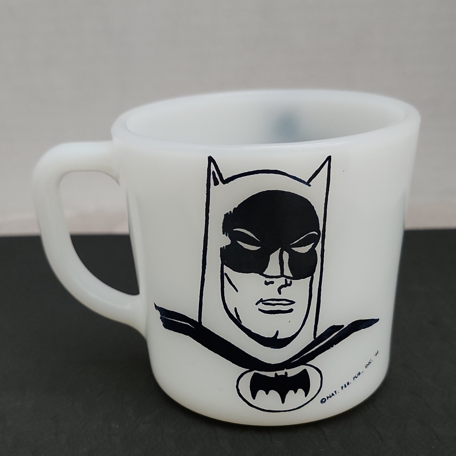 DC Comics Batman 1976 White Milk Glass Mug w/ Handle, Decorated 10 fl oz