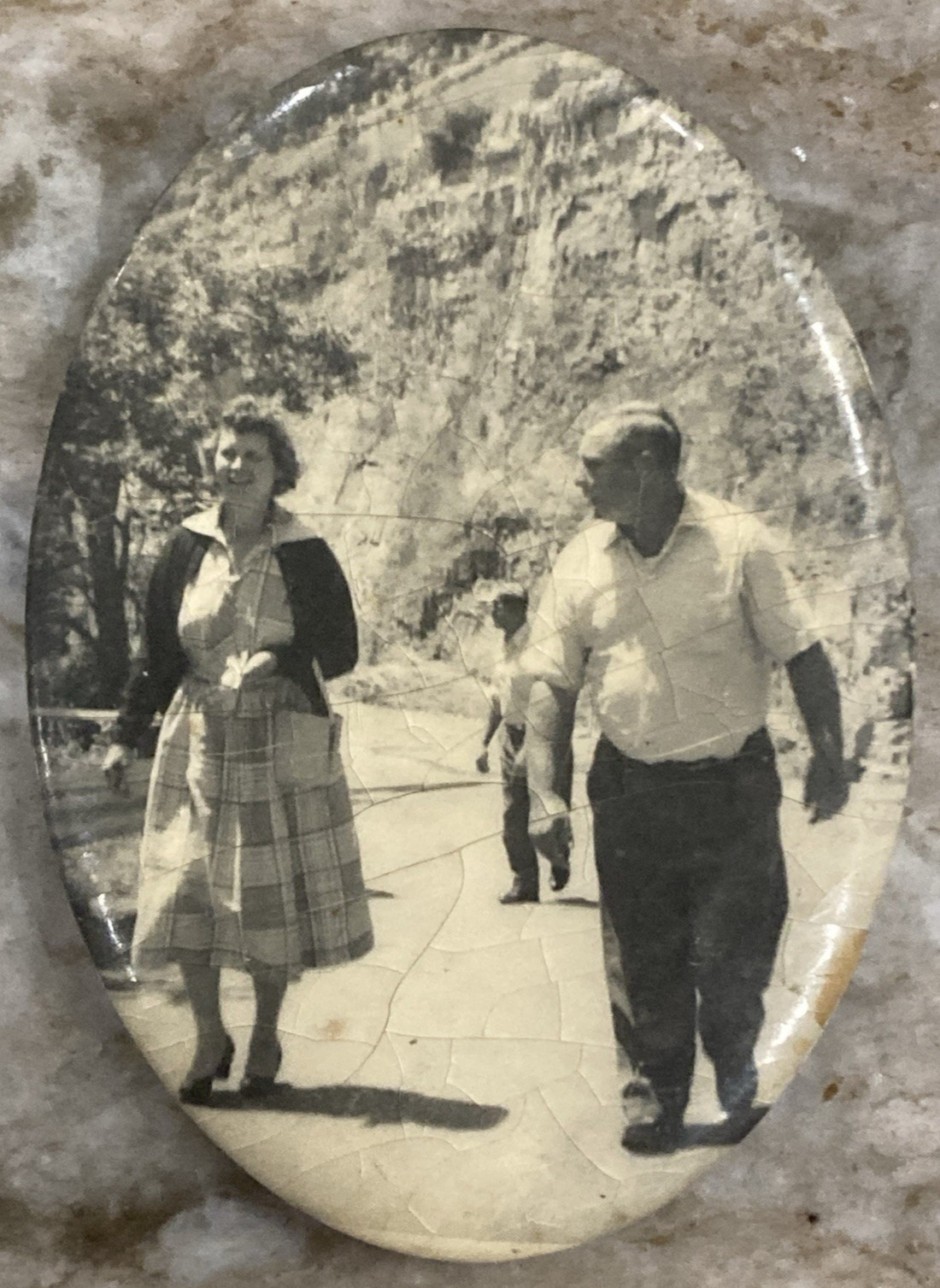 Vintage 1950’s Custom Couple Image on Oval Compact Pocket Purse Mirror C552