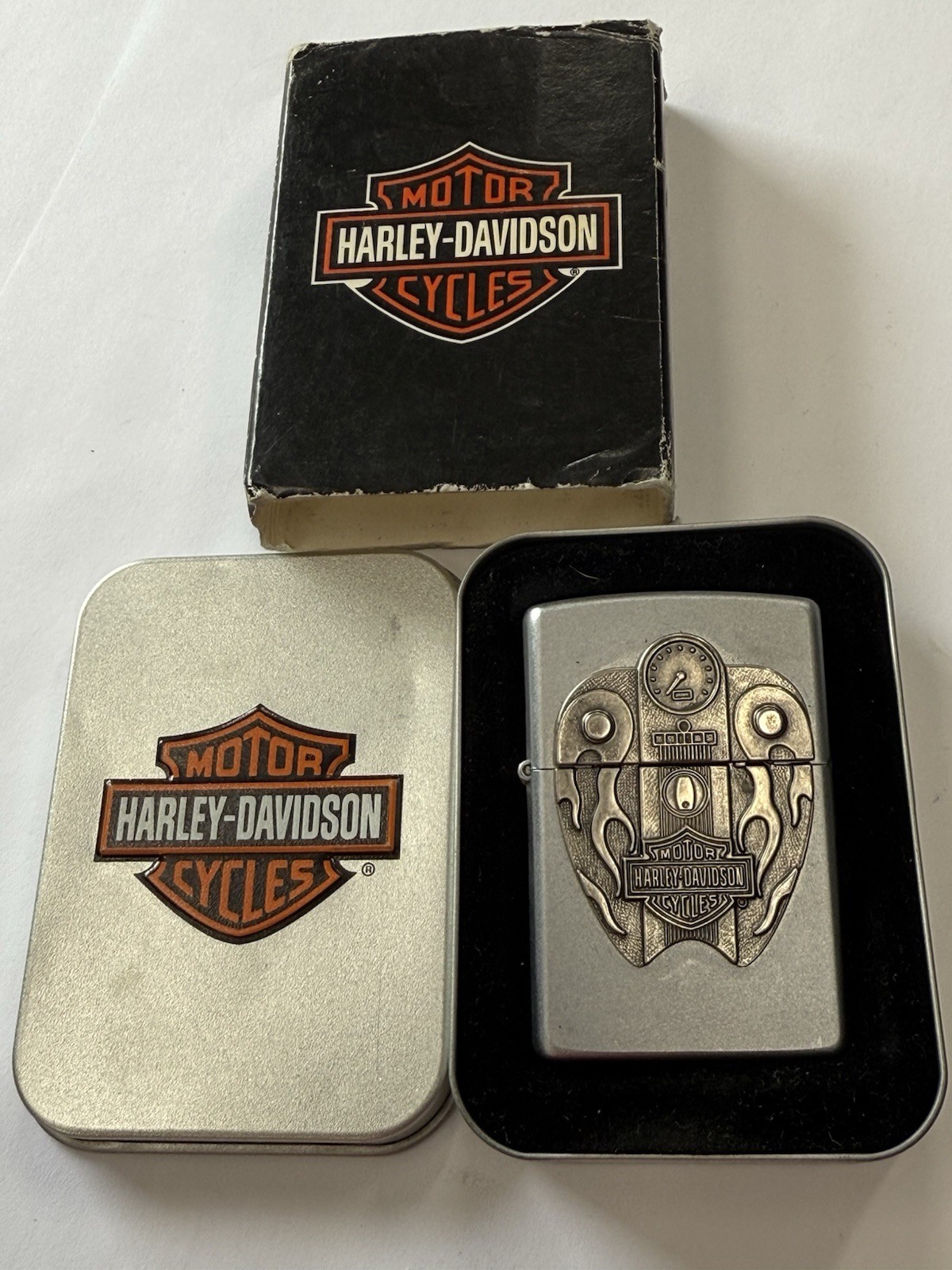 ZIPPO 2001 HARLEY DAVIDSON FUEL TANK SURPRISE LIGHTER UNFIRED IN BOX D633