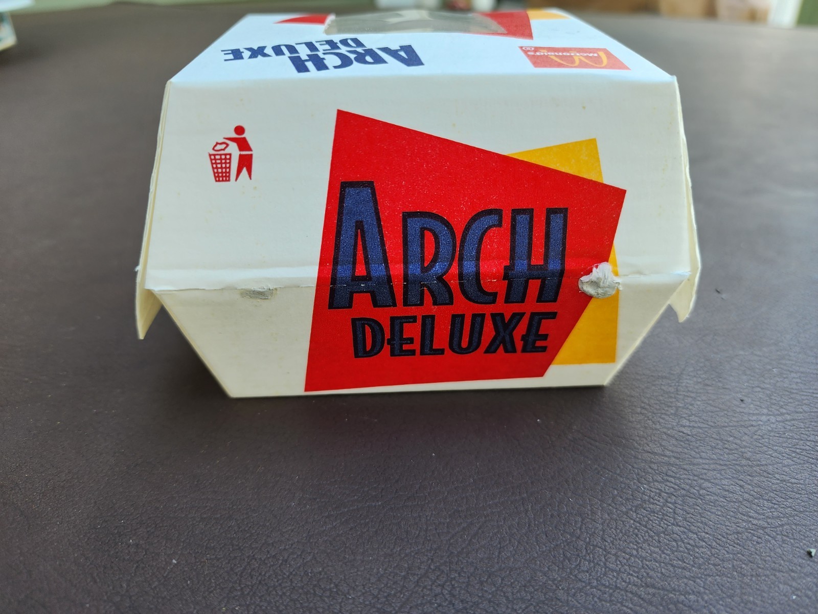 McDonald’s Arch Deluxe carton box with window 1995 original