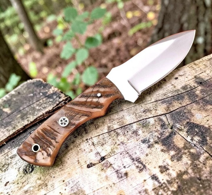 Custom Made Forge High Carbon Steel Skinning Hunting Knife Ram Horn Handle UU 52