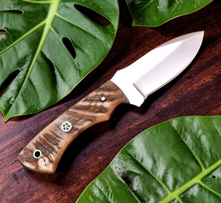 Custom Made Forge High Carbon Steel Skinning Hunting Knife Ram Horn Handle UU 52