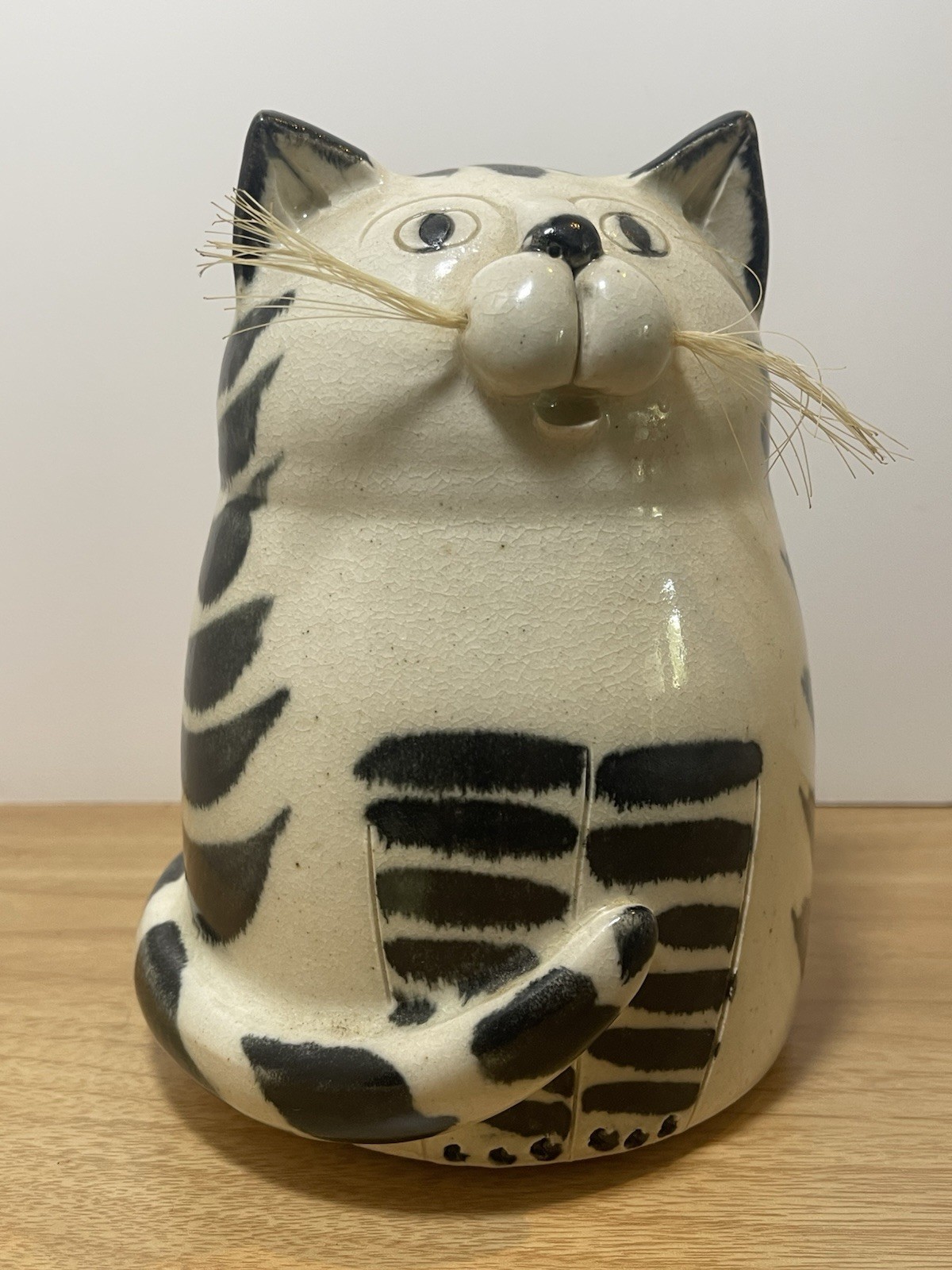 Donna Kulibert Common Ground Pottery Cat Coin Bank Hand Painted Signed 1985