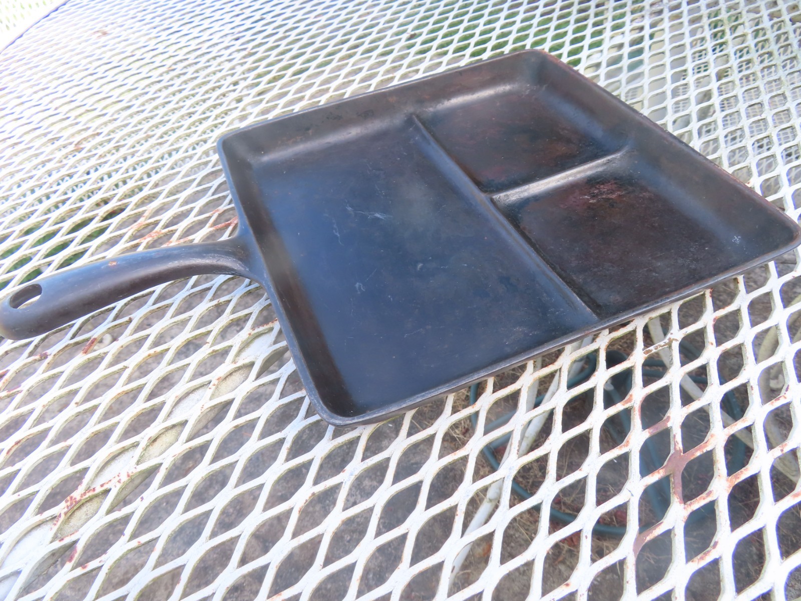 Wagner Ware 1101 Divided Bacon and Egg Breakfast Skillet Sidney O Cast Iron
