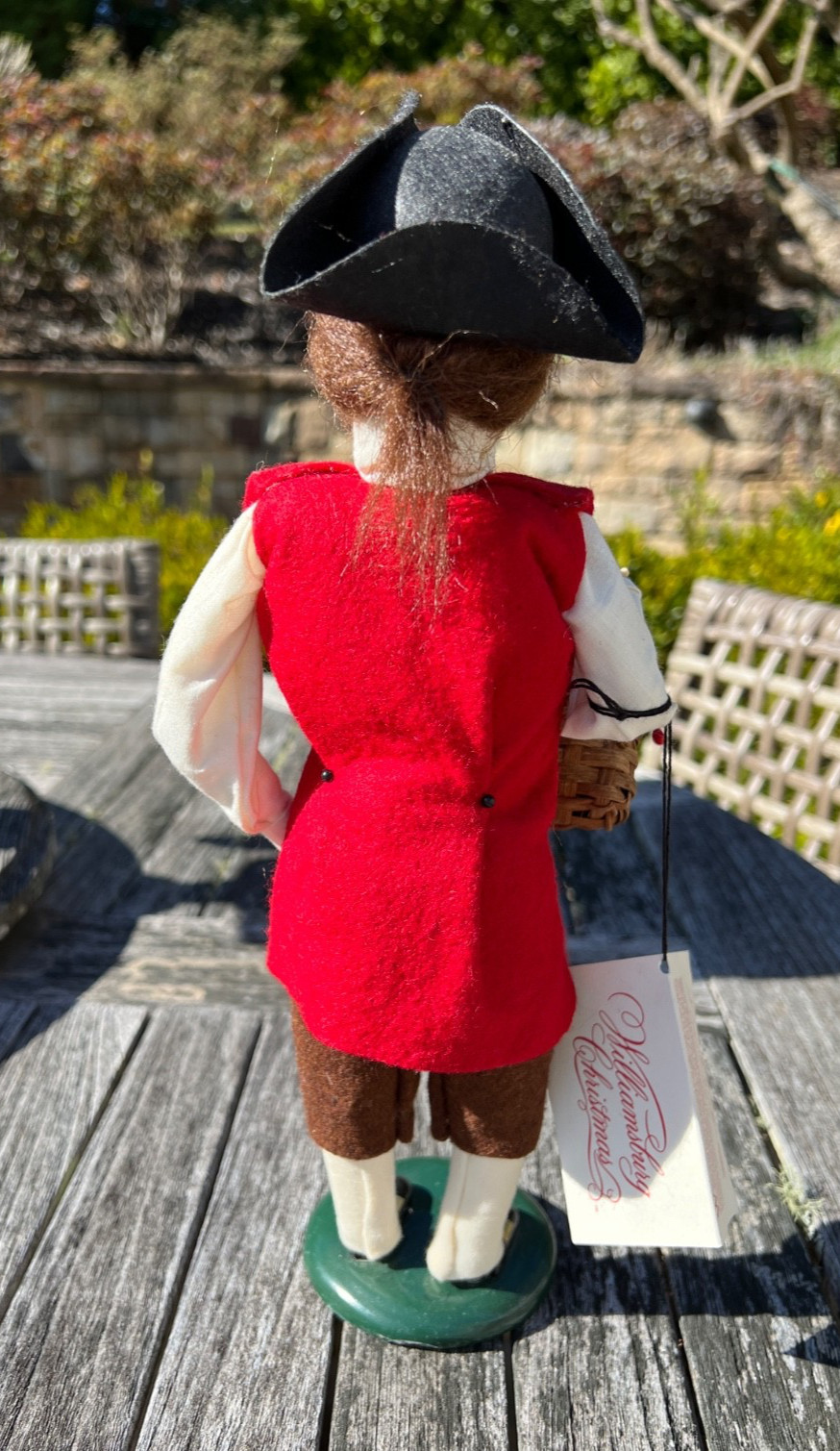Byers’ Choice Williamsburg Collection Caroler – Colonial Figure with Basket 2001
