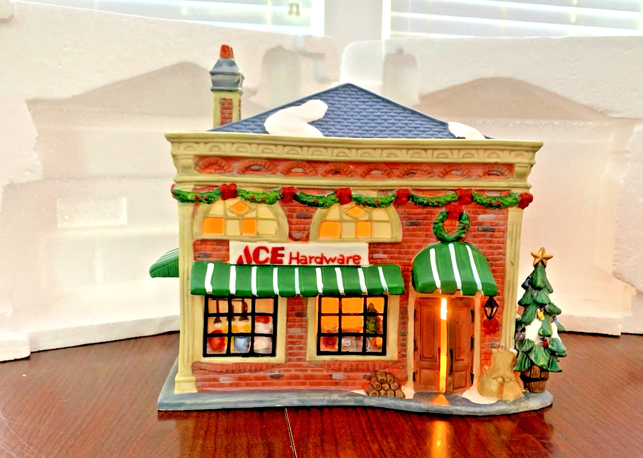 Heartland Valley Village ACE Hardware Lighted Store LIMITED EDITION O’WELL 2001