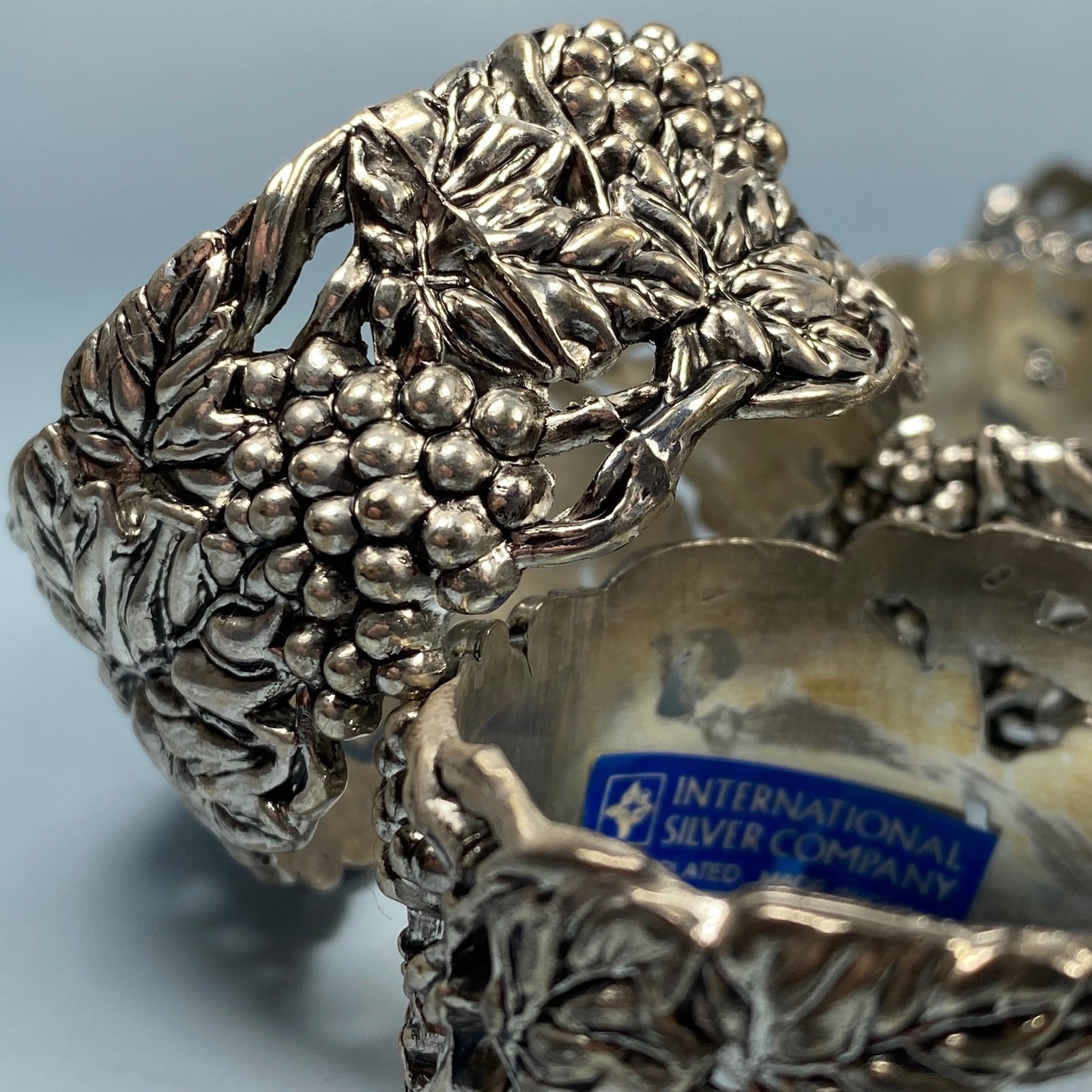 International Silver Co Silver-Plated Napkin Rings Grapevine Design Set of 8 VTG