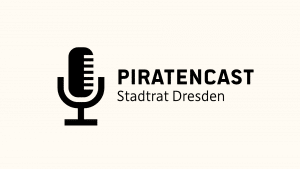 Auf dem Bild sieht man ein Microphon mit der Schrift: Piratencast Stadtrat Dresden